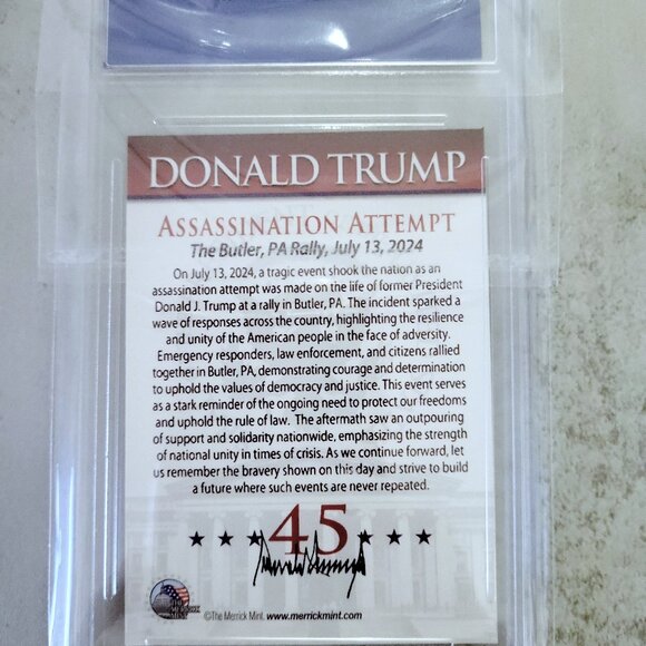 DONALD TRUMP Assassination Attempt Photo Official Trading Card  nwt - Picture 4 of 4